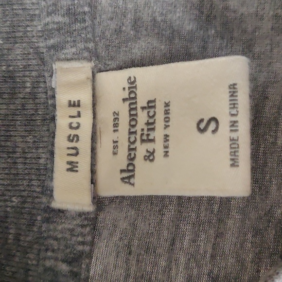 Abercrombie & Fitch T Shirt - Picture 3 of 4